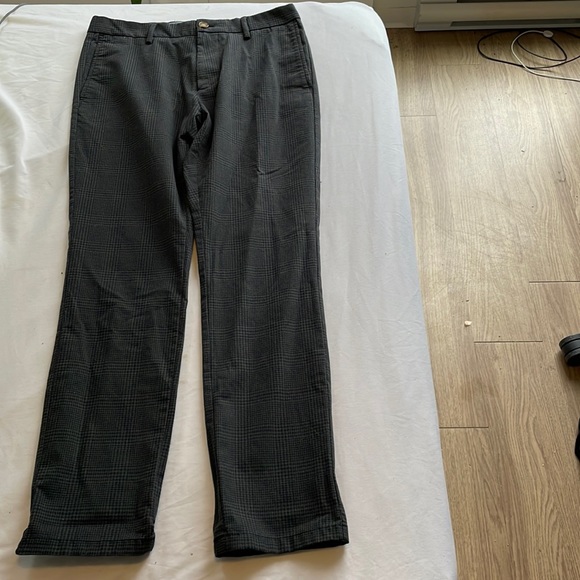 Old Navy Ultimate-Slim DarkGrey/Black plaid 31x30 Men’s Dress Pants Like-New - Picture 1 of 3